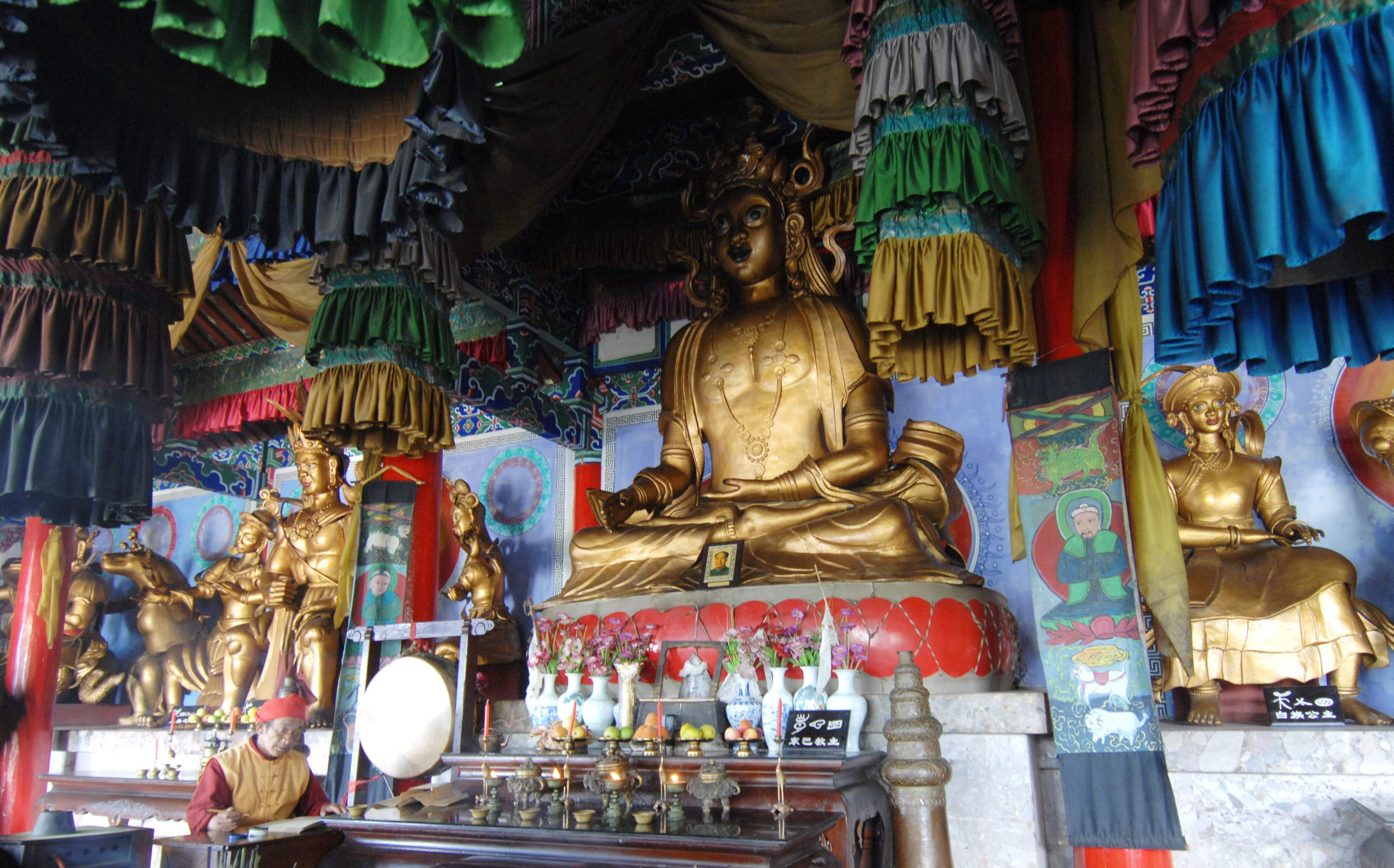 丽江最神奇的寨子是一个神坛,能读懂其中意思的人不多