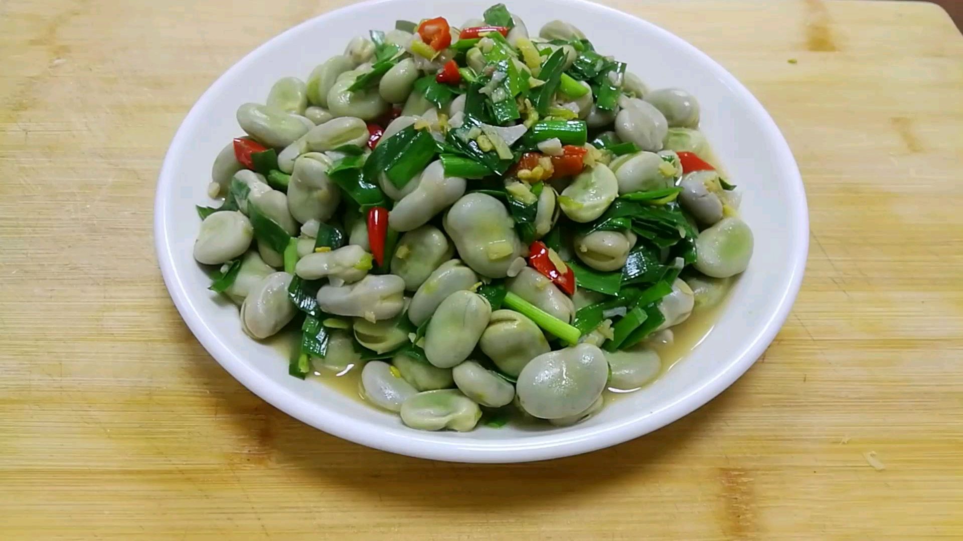 老师傅教你蚕豆新吃法,堪称下饭神器,老人小孩都爱吃