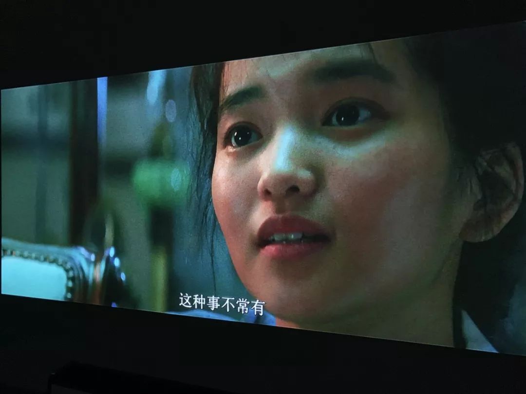 关灯后的光怪陆离,才是最真实的世界:坚果j7智能投影仪深度评测