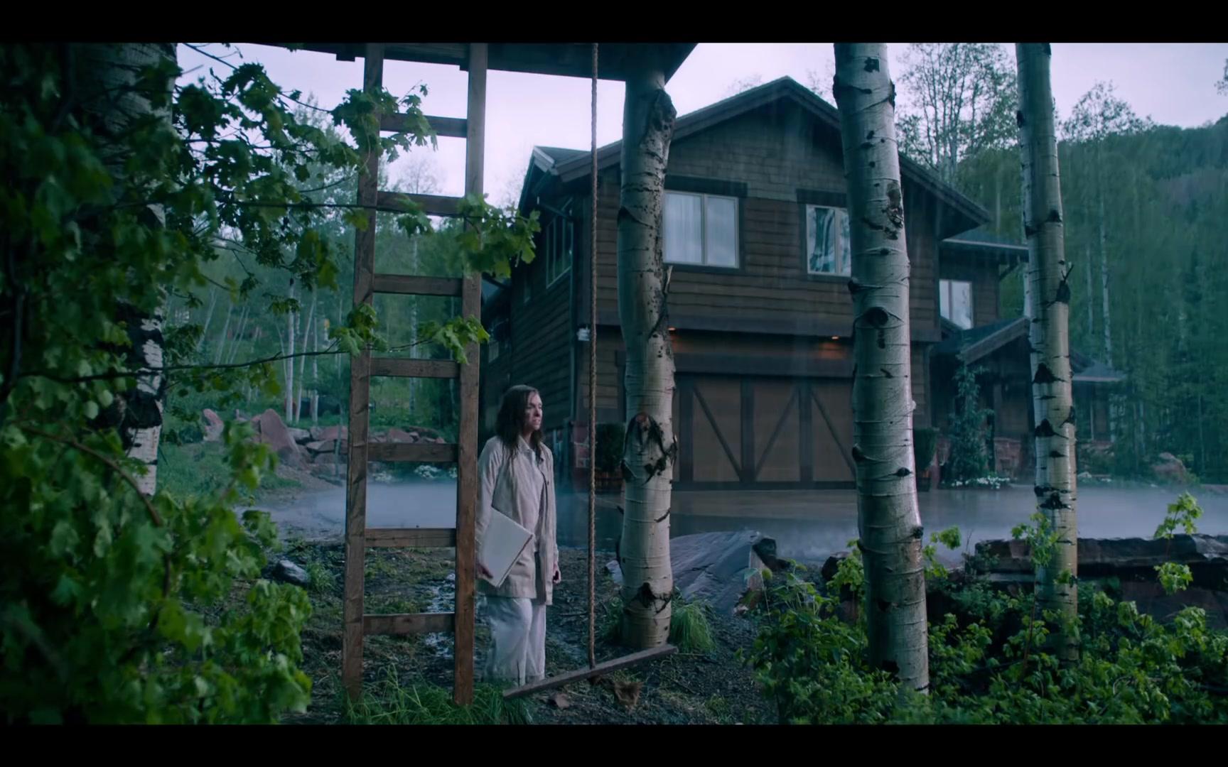 一部美国恐怖片《遗传厄运》,讲述了灾祸之神拜蒙的邪恶