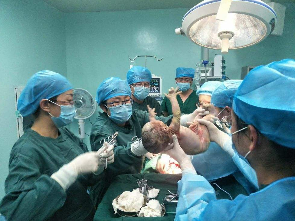 3张动图告诉你:分娩时产妇和胎儿会经历啥,了解后疼的不敢生娃