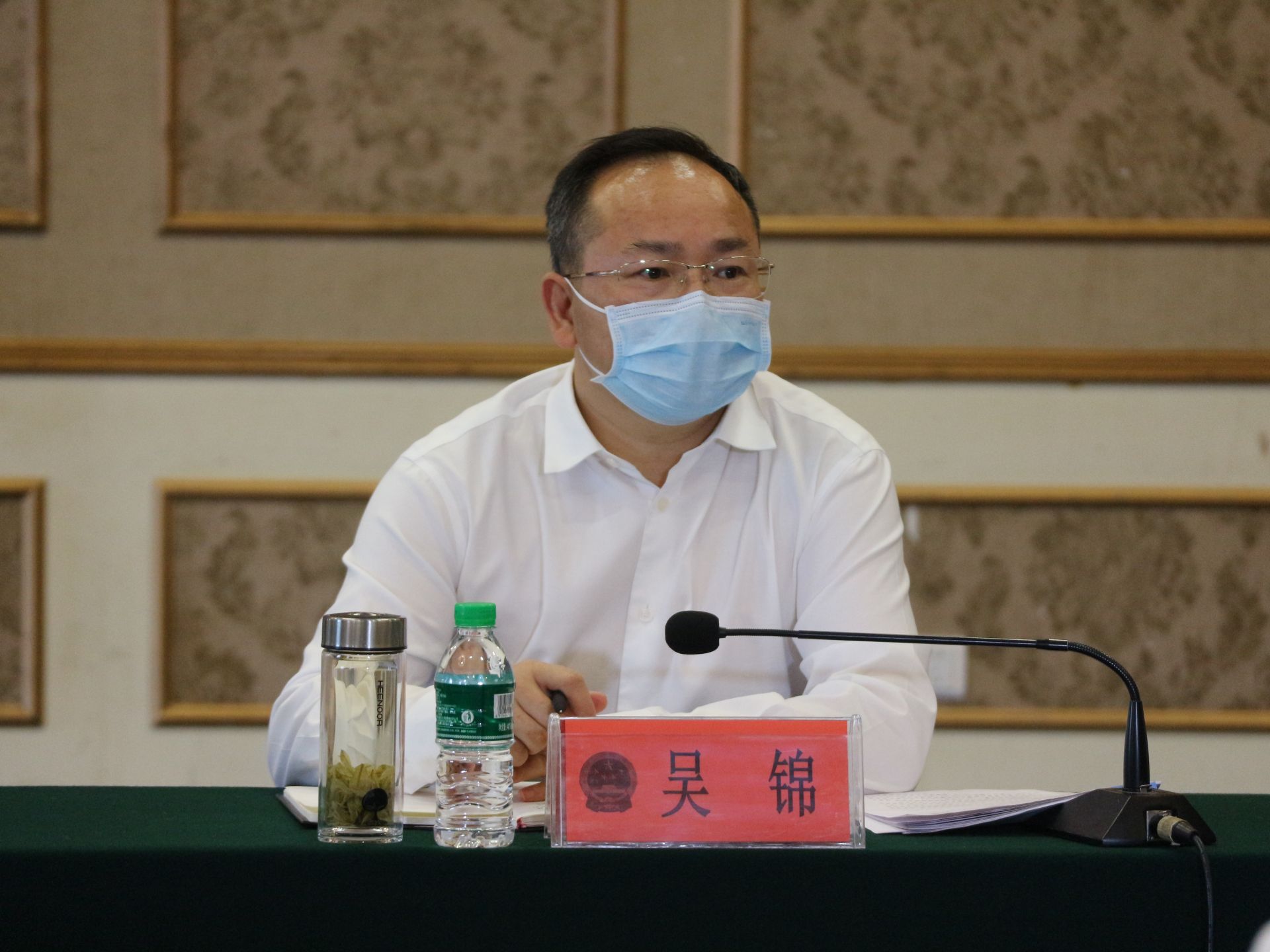 黄石市市长吴锦参加大冶市代表团审议