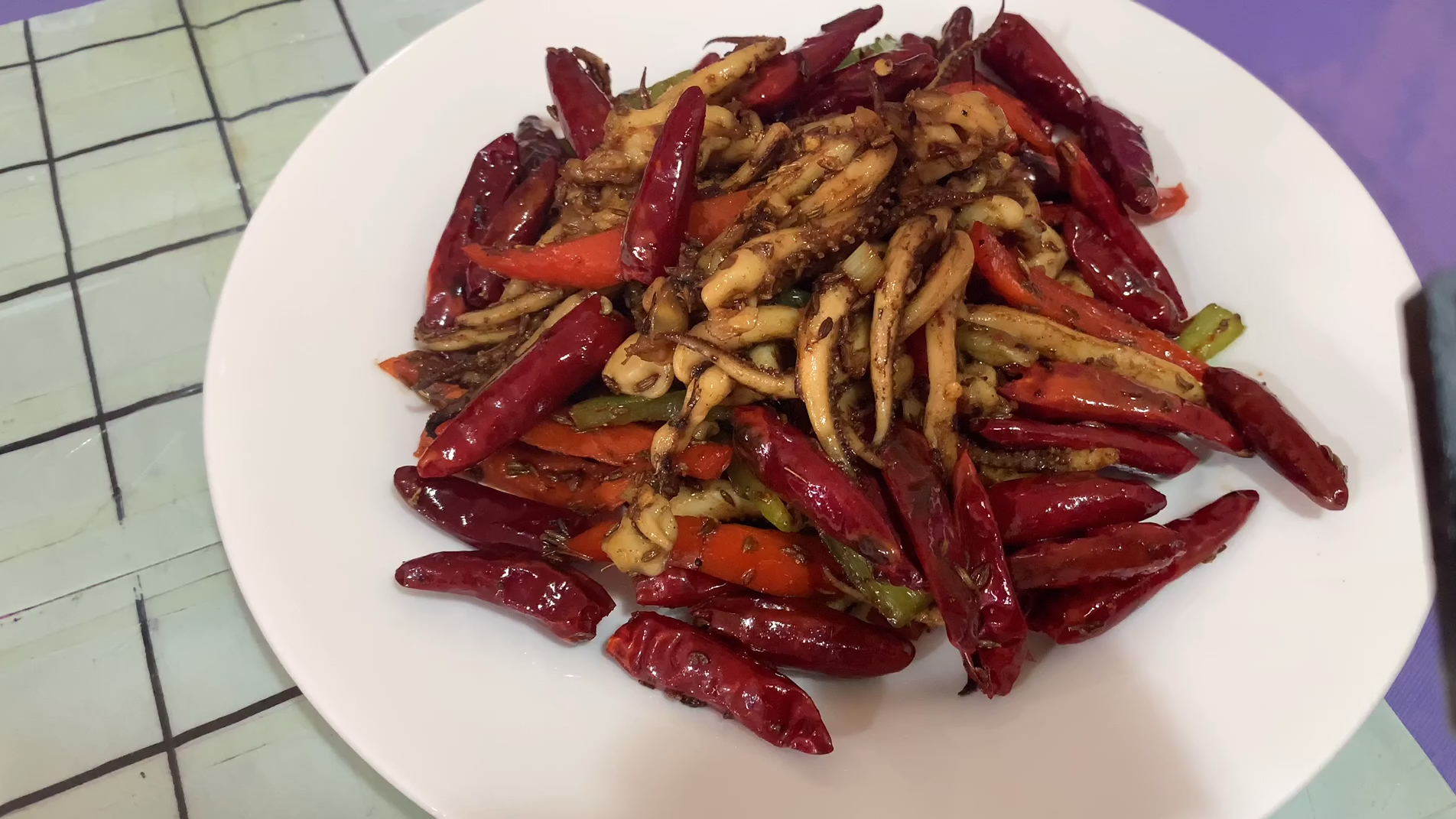 这样做的干煸鱿鱼爪才好吃,大厨讲解详细,香辣过瘾,超下饭