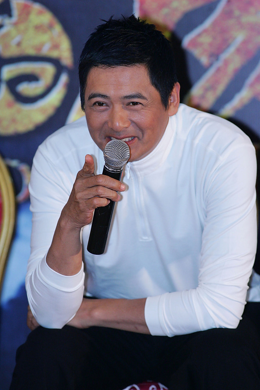 周润发回应裸捐56亿港币#   "这些钱不是我捐的,是我老婆捐的.