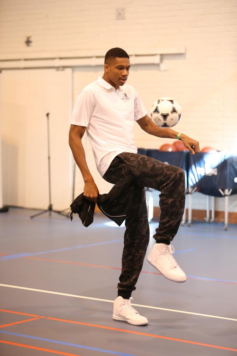 霍纳塞克谈字母哥上篮:以为波尔津吉斯能盖掉