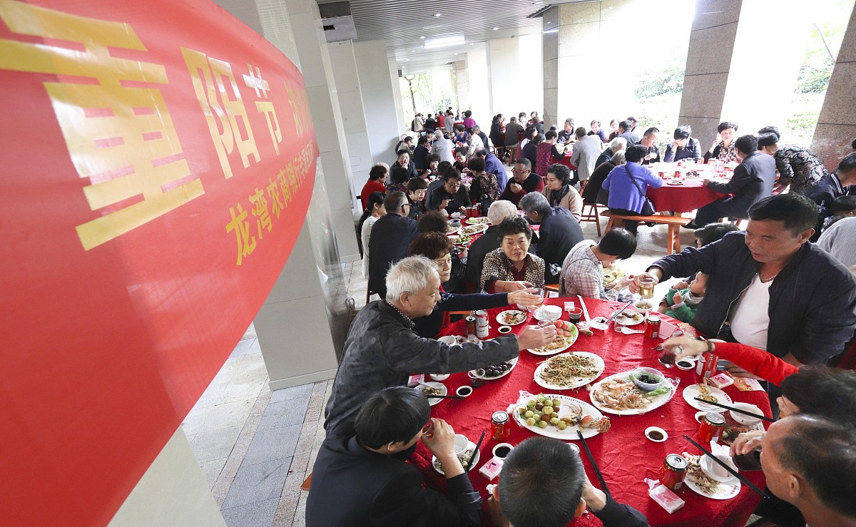 杨元庆现身食堂，杨元庆现身食堂图片