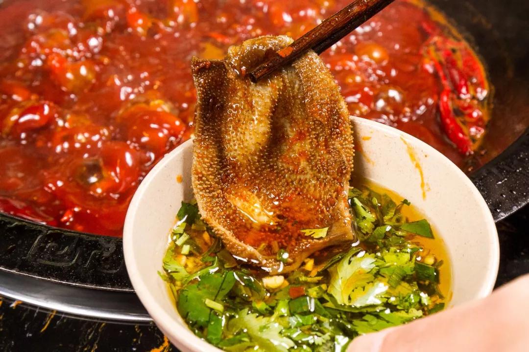 好食|我在广州,但我找到了羽泉从重庆搬来的「古风火锅店」!