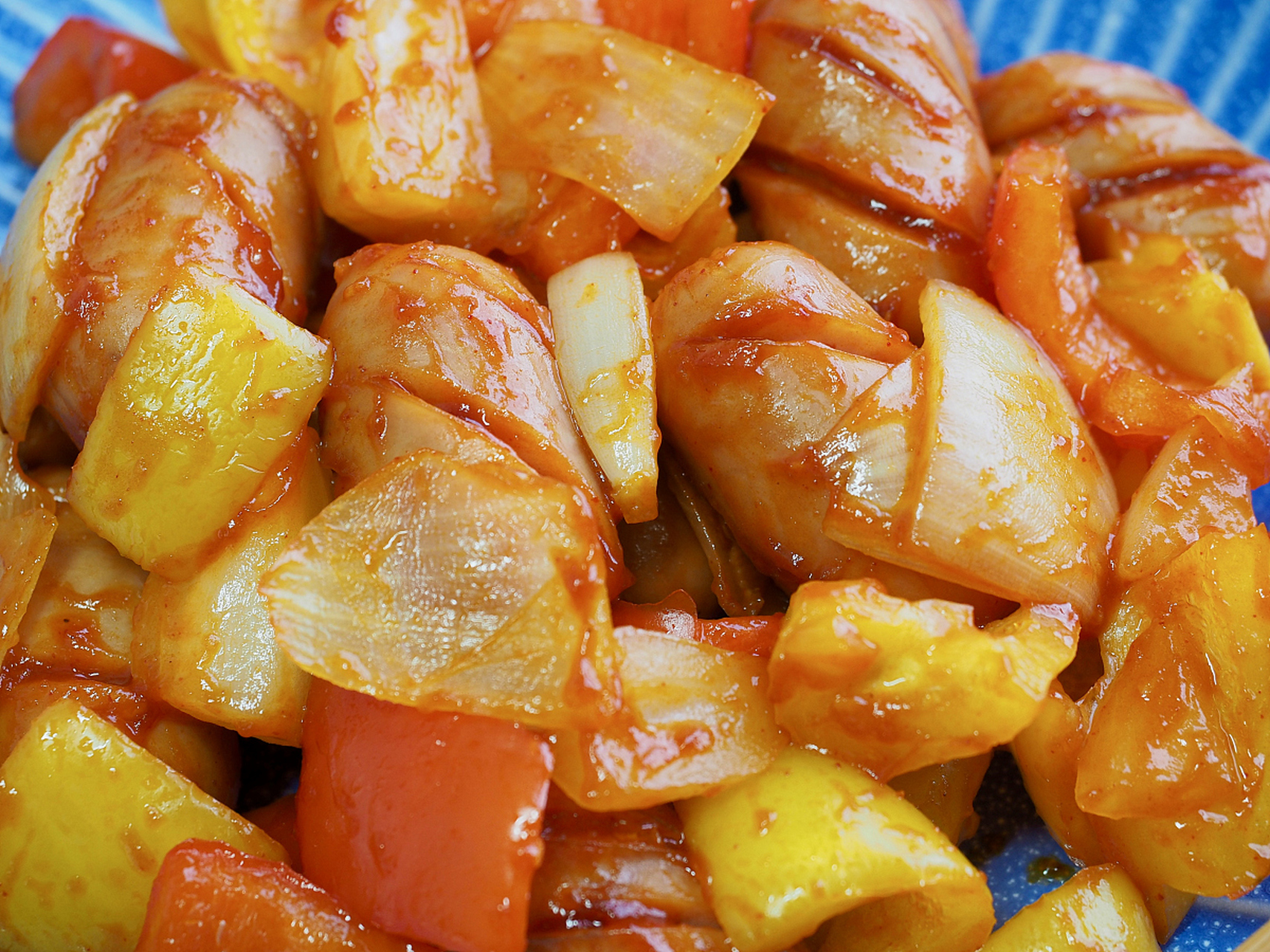 今天我要分享一道美食——鸡蛋炒年糕!