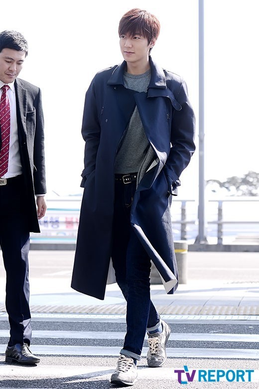 机场时尚的icon,把机场当t台走的米八大长腿李敏镐