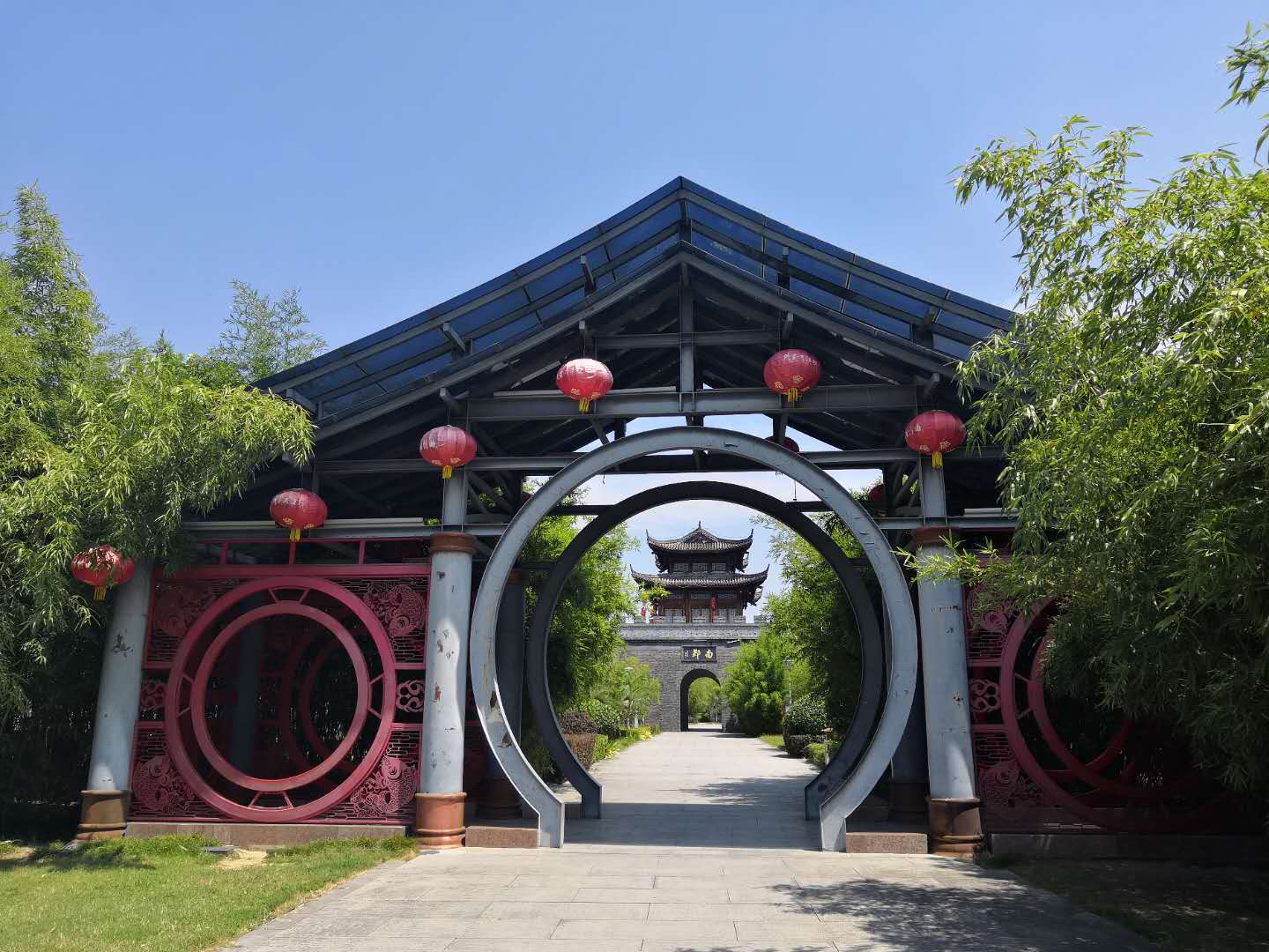 汉中桥南广场江边天真蓝