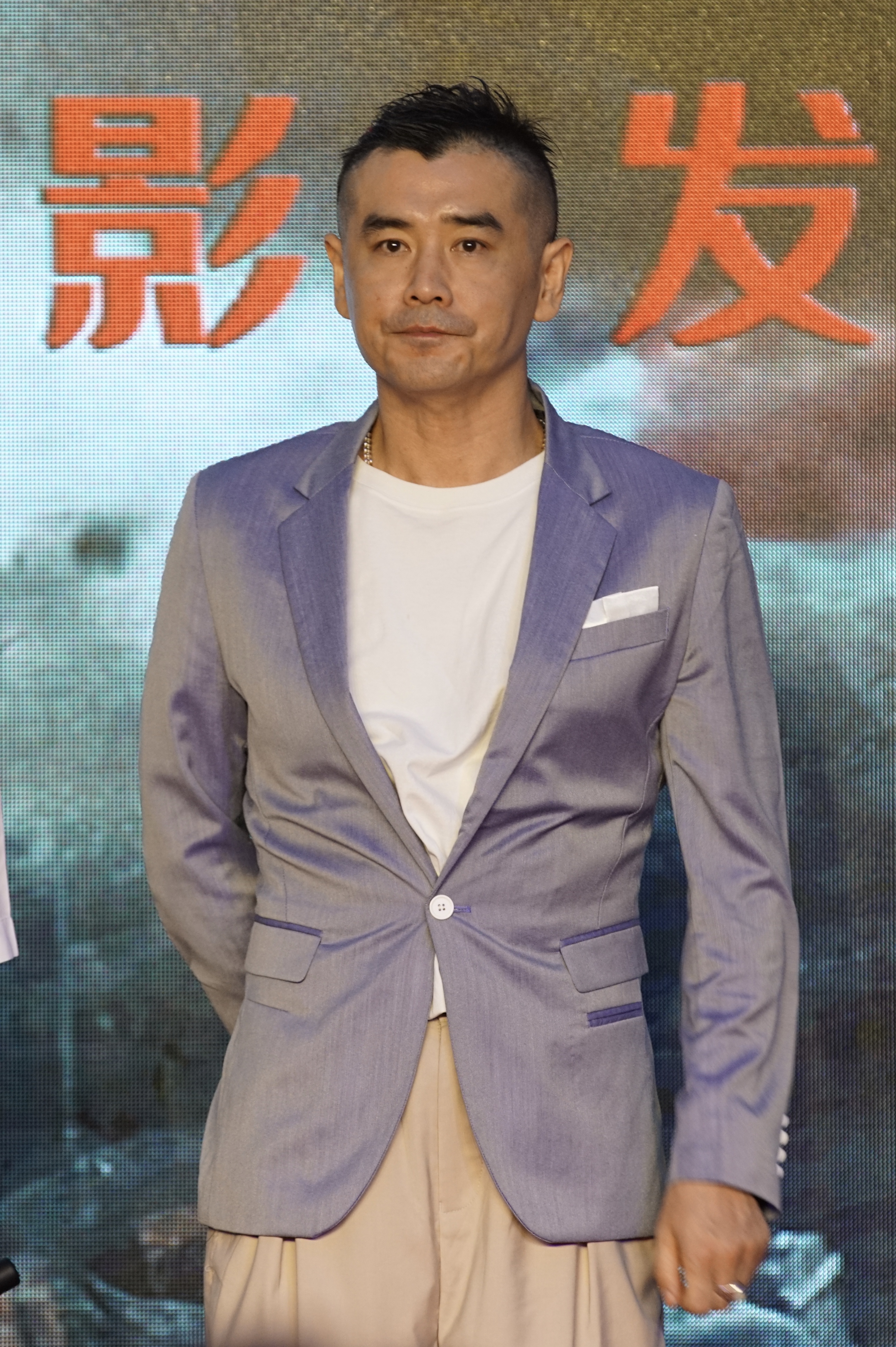 革命题材影片《极度危机》团队摄影师也真正上过战场