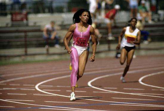 含冤离世!乔伊娜因创造出难破记录被质疑使用兴奋剂,死后才清白