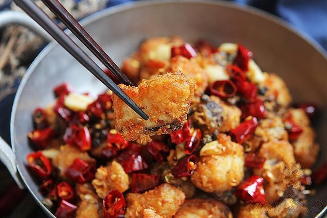 草鱼超级下酒下饭的新吃法:香辣可口的辣子鱼片