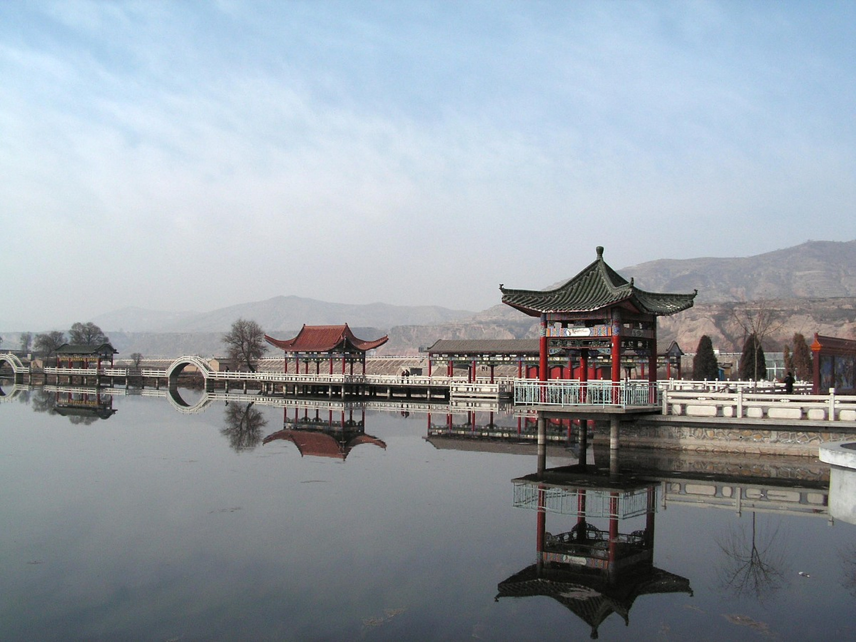 心定西再出发#玉湖公园是定西市最大的公园之一,占地面积4万平方米