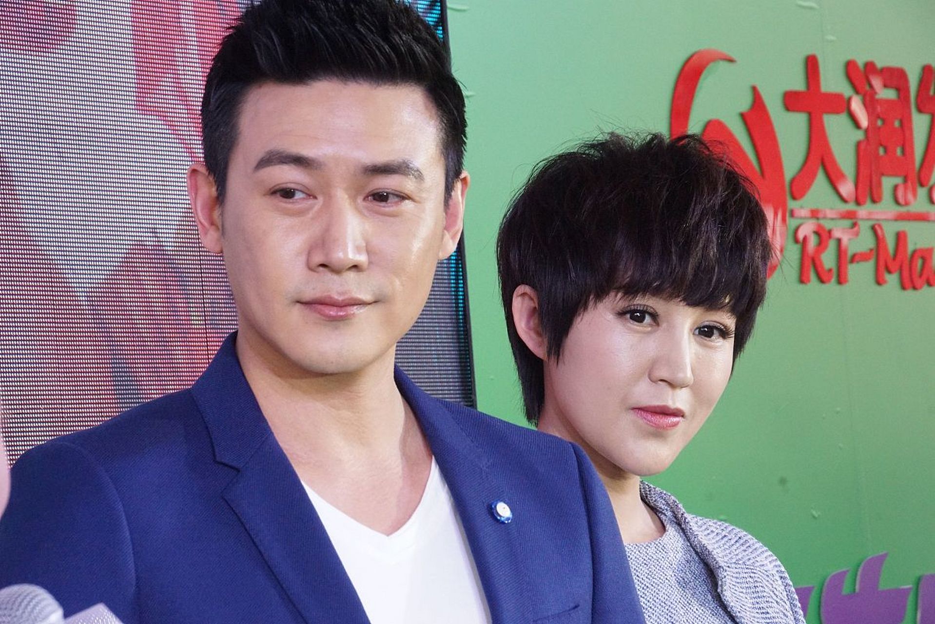 当年,陆毅娶了鲍蕾,郭京飞娶了妹妹鲍莉.有一次,两人去丈母娘家.