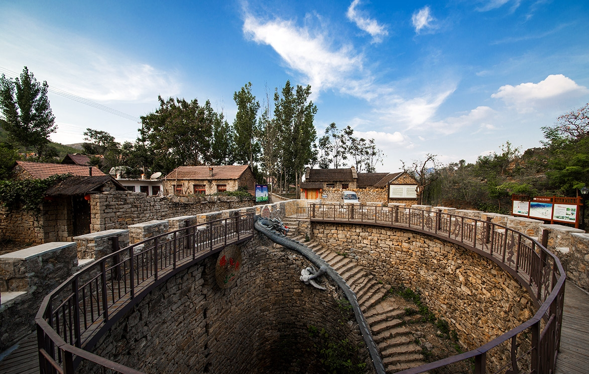 今天我就要给大家介绍一个这样的水井,这个水井在山东的一个古村中
