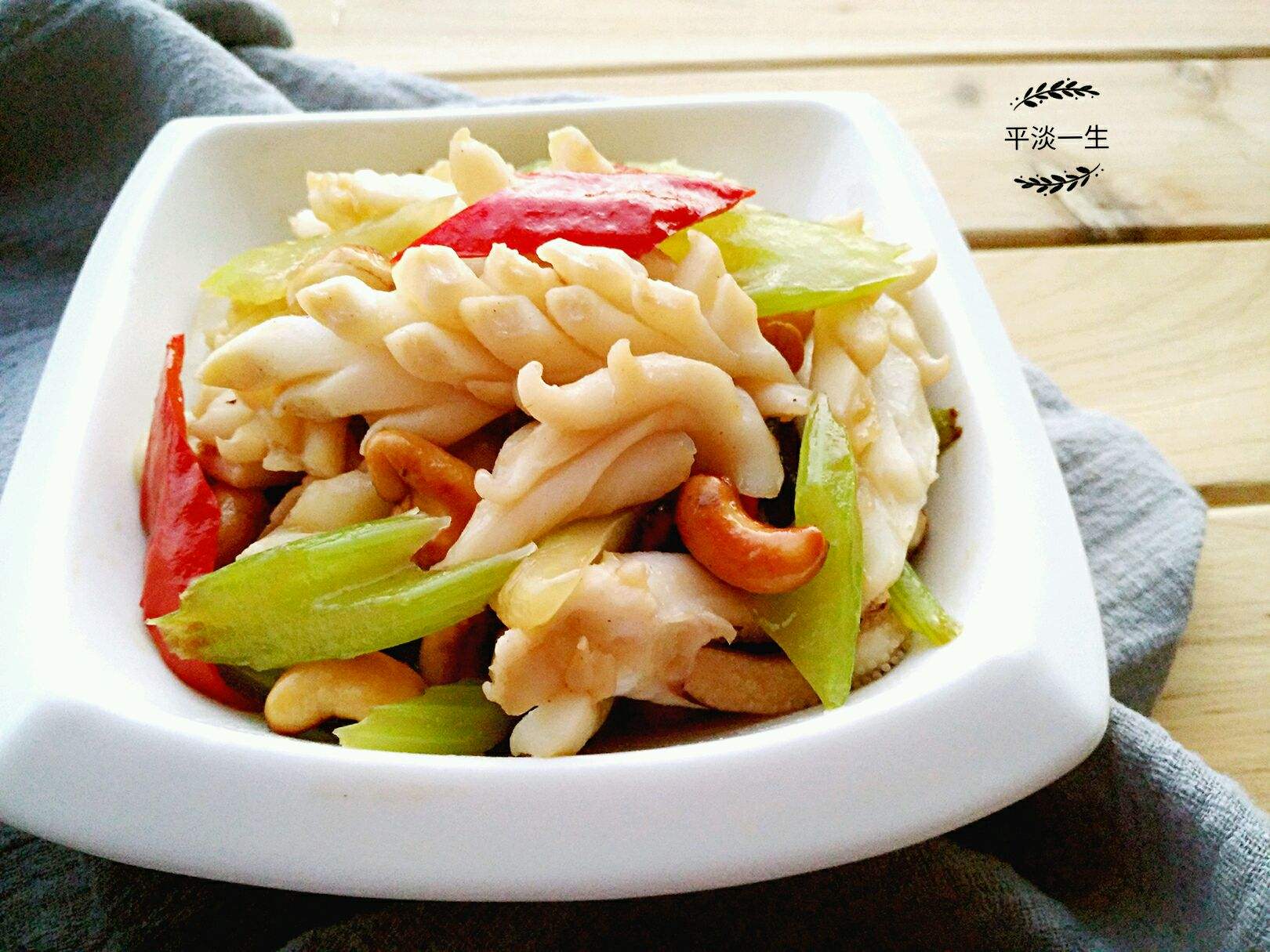 冬季滋补必备菜肴——西芹腰果,清爽又下饭