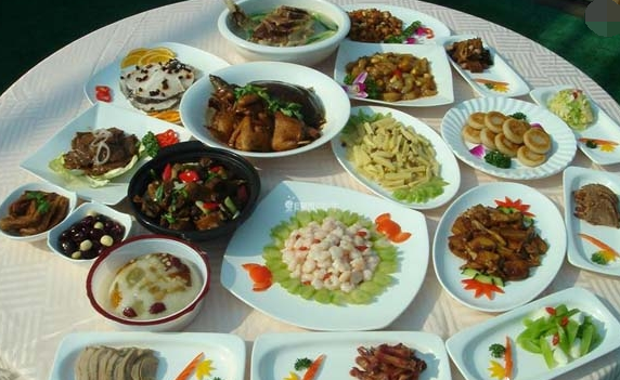 吃了这么多年年夜饭,现在才知道,原来饭桌上的菜有这么多说道!