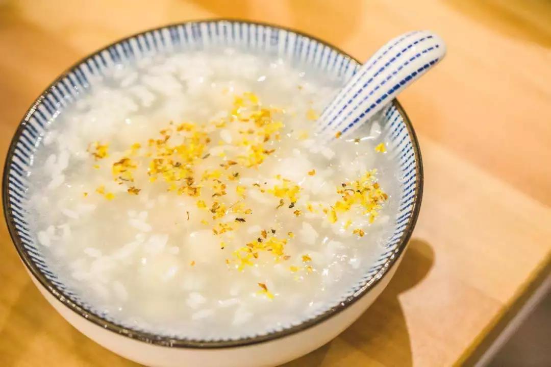 编辑搜图百合桂花粥材料:大米,百合,糖桂花,红枣做法:1,将大枣洗净去