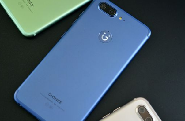 金立s10,采用的heliop25处理器,是一款支持四摄拍照的大屏手机