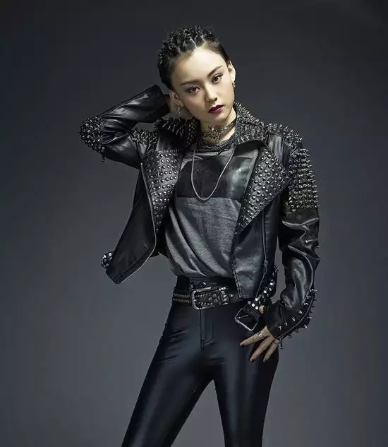 《唐人街探案2》中的黑客小太妹,被誉为"黑马女王"的尚语贤!