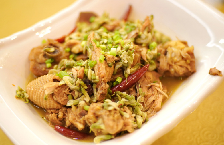 永和县地处偏僻,完全是农业种植经济,这里有大面积野生槐树,到了春季