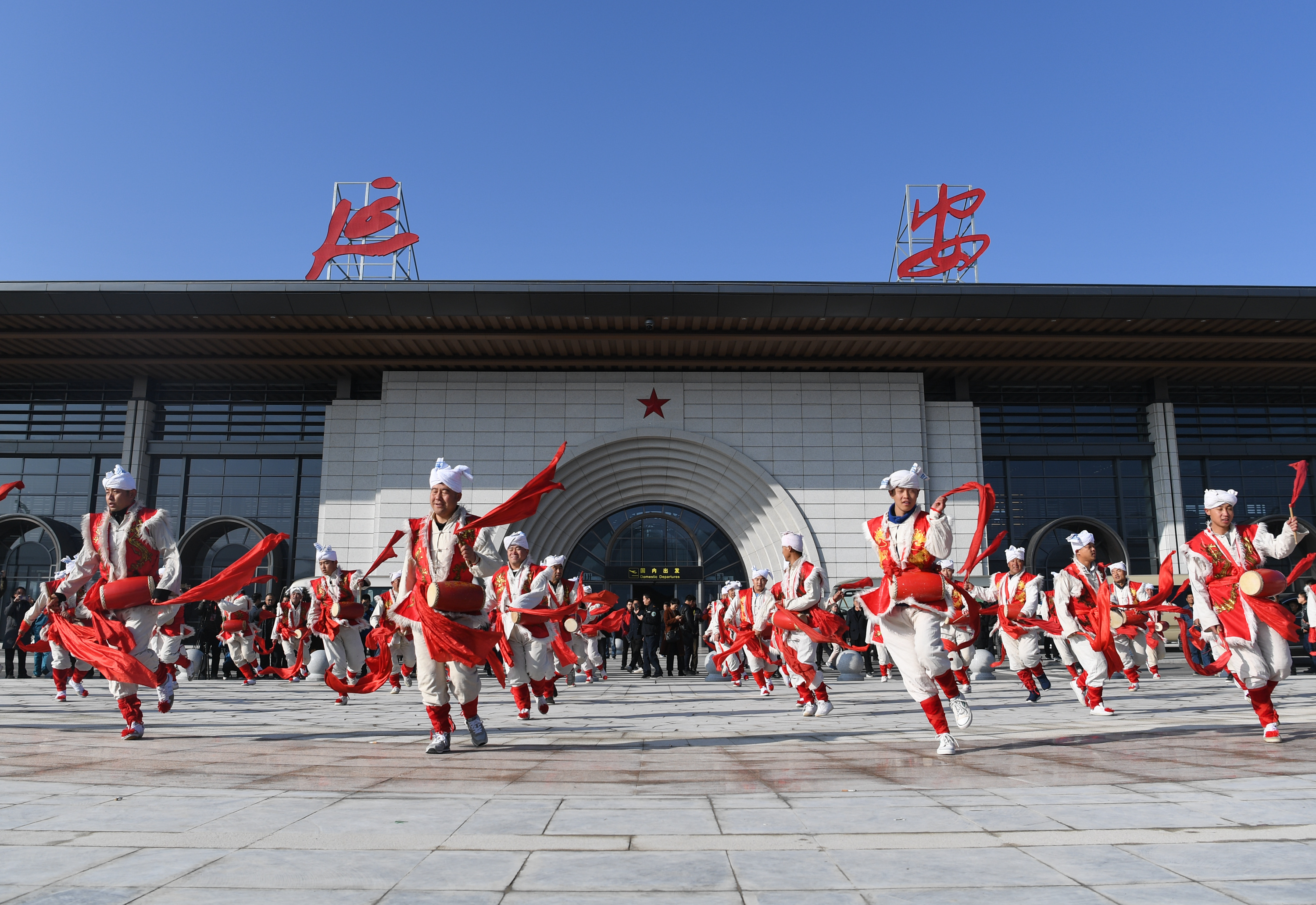 陕西延安南泥湾机场正式通航(1)