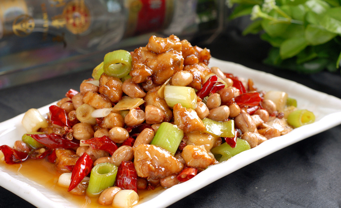 酸辣鸡丁的家庭做法,不能错过的家常美味哦!