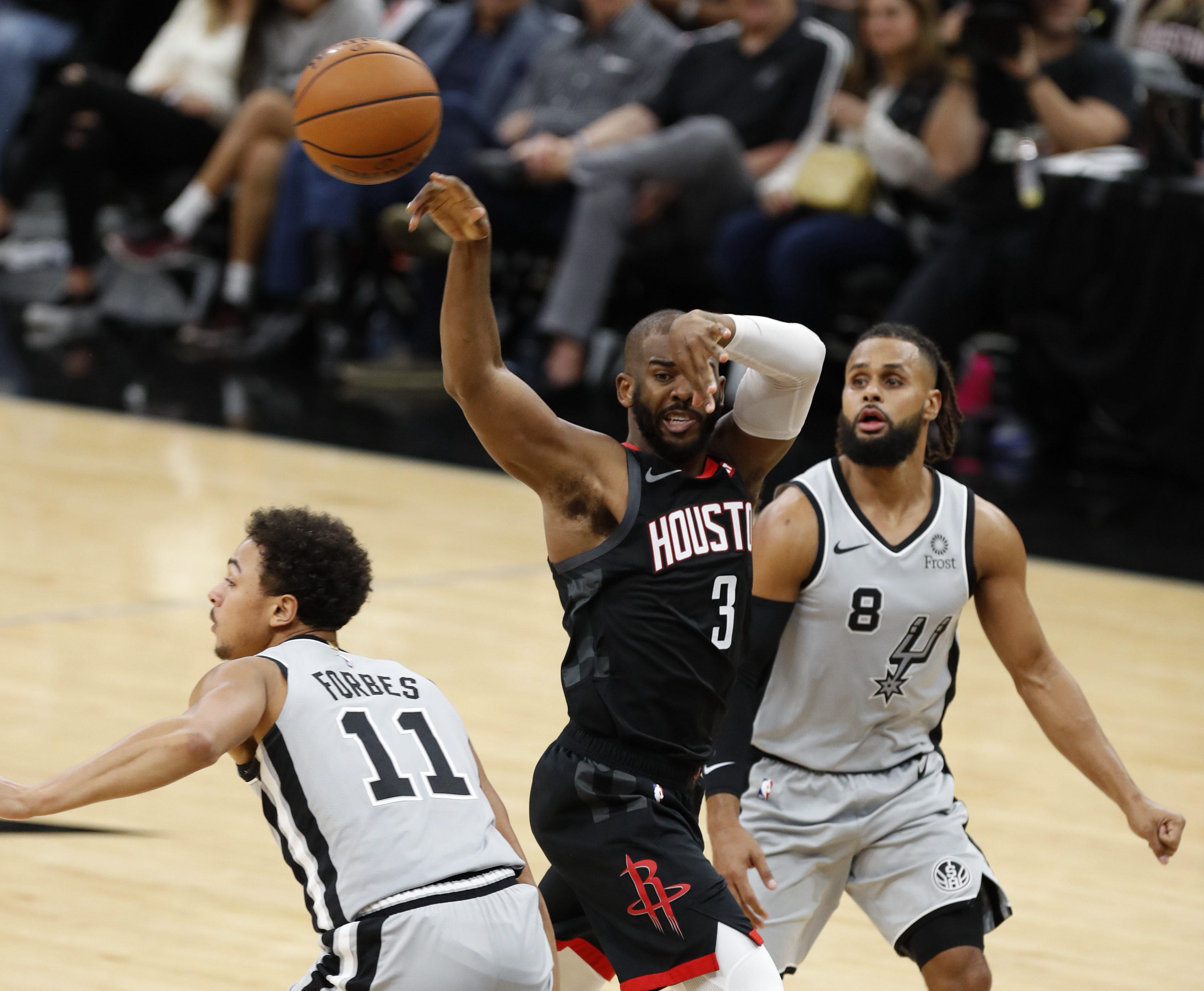 篮球——nba常规赛:火箭战胜马刺