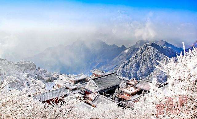 苍山负雪,明烛天南.诗人歌泰山之壮丽