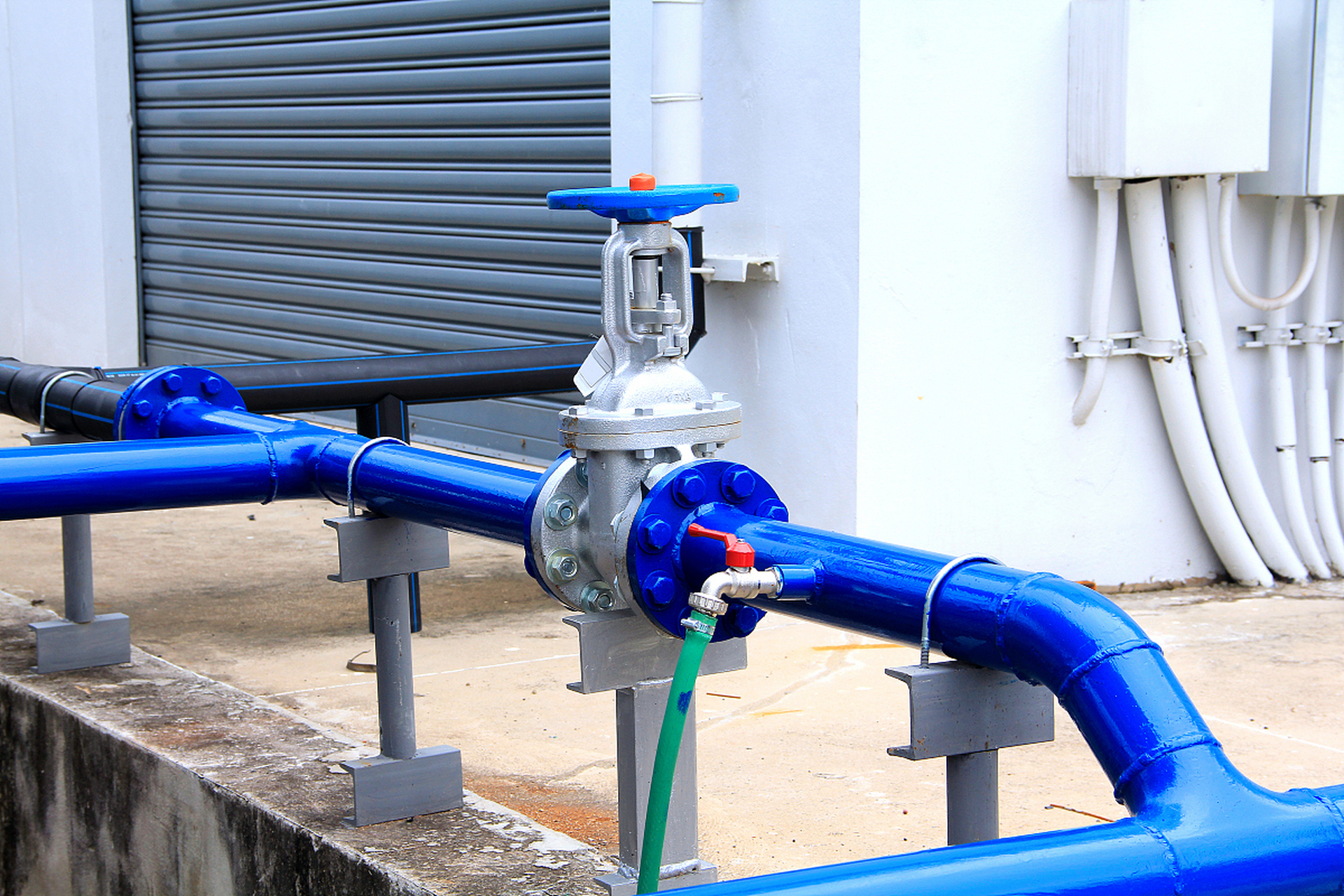 耐腐蚀材质管道过滤器用于过滤流体中的杂质和颗粒物,防止腐蚀性物质