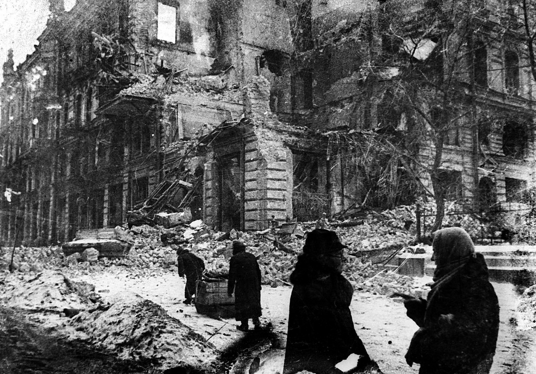 1915年4月,第一次伊普尔之战中,德国人在一定的范围内首次使用了致命