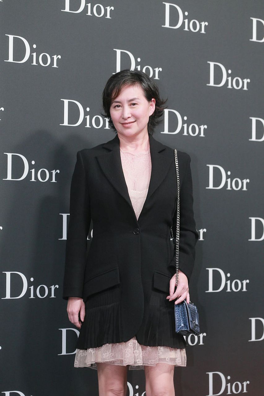 真优雅,娱乐圈新贵何超琼散发的绅士魅力  近日,娱乐圈新贵何超琼以其