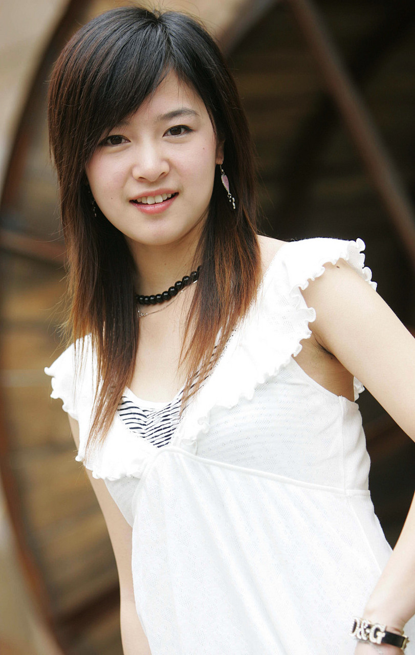 他称张珊珊是公司老同事,而非女儿,自己出身农村,靠地产行业赚得第一