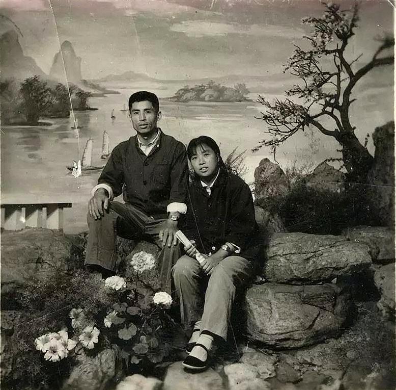 与爱情有关的老照片,原来以前爱情的模样是这样子的