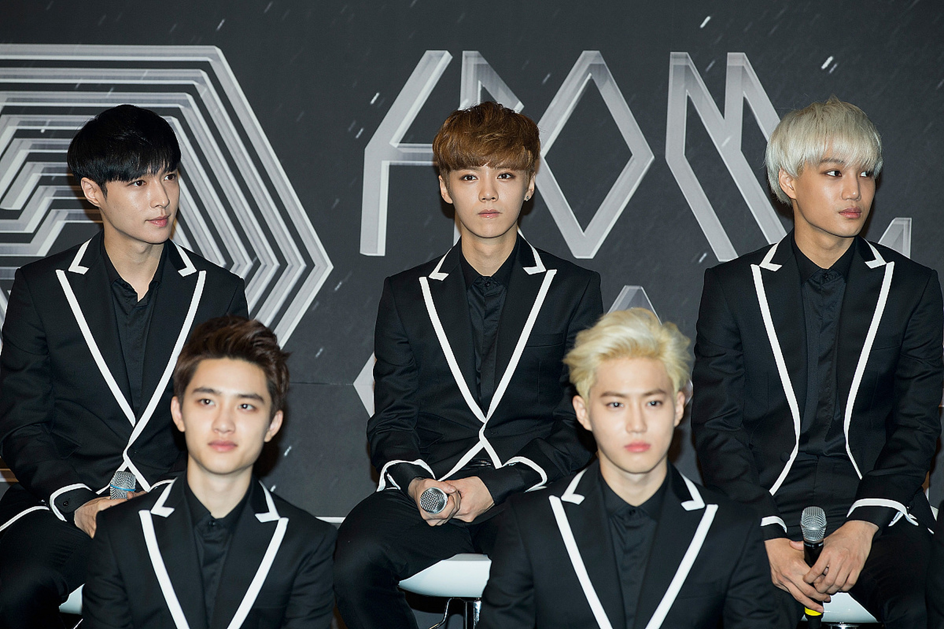 exo将在青岛举办签售会,这无疑是一件令所有exo粉丝都翘首以盼的好