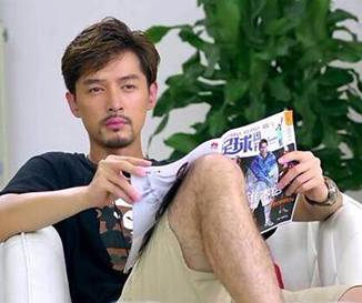 明星的体态问题:胡歌腿毛浓密,孟美岐肋骨外翻,她却驼背!
