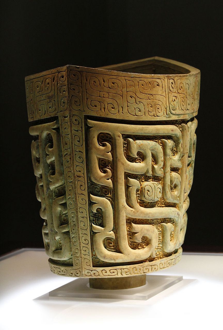 为何青铜器上大多装饰饕餮纹?