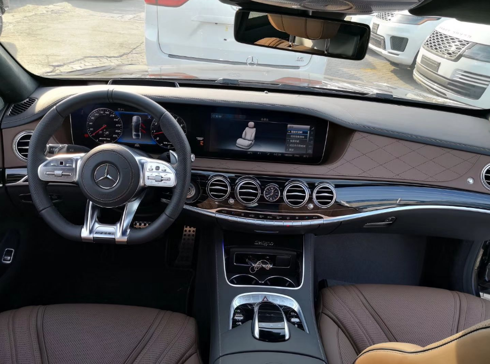 奔驰s63 amg的性能一如既往的强悍