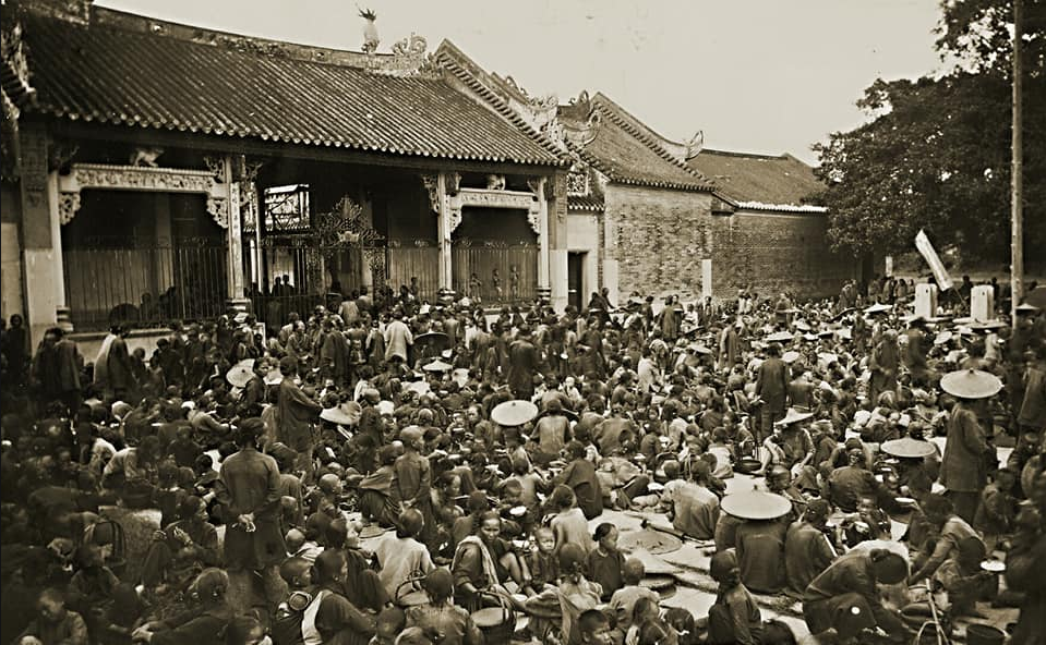 100多年前的中国人有多麻木?洋人杀中国人,百姓围观看热闹