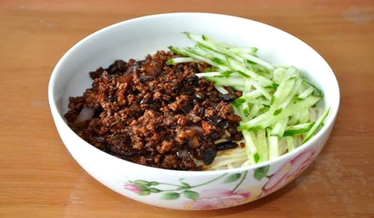 中国十大面条之一,传统美食炸酱面大盘点