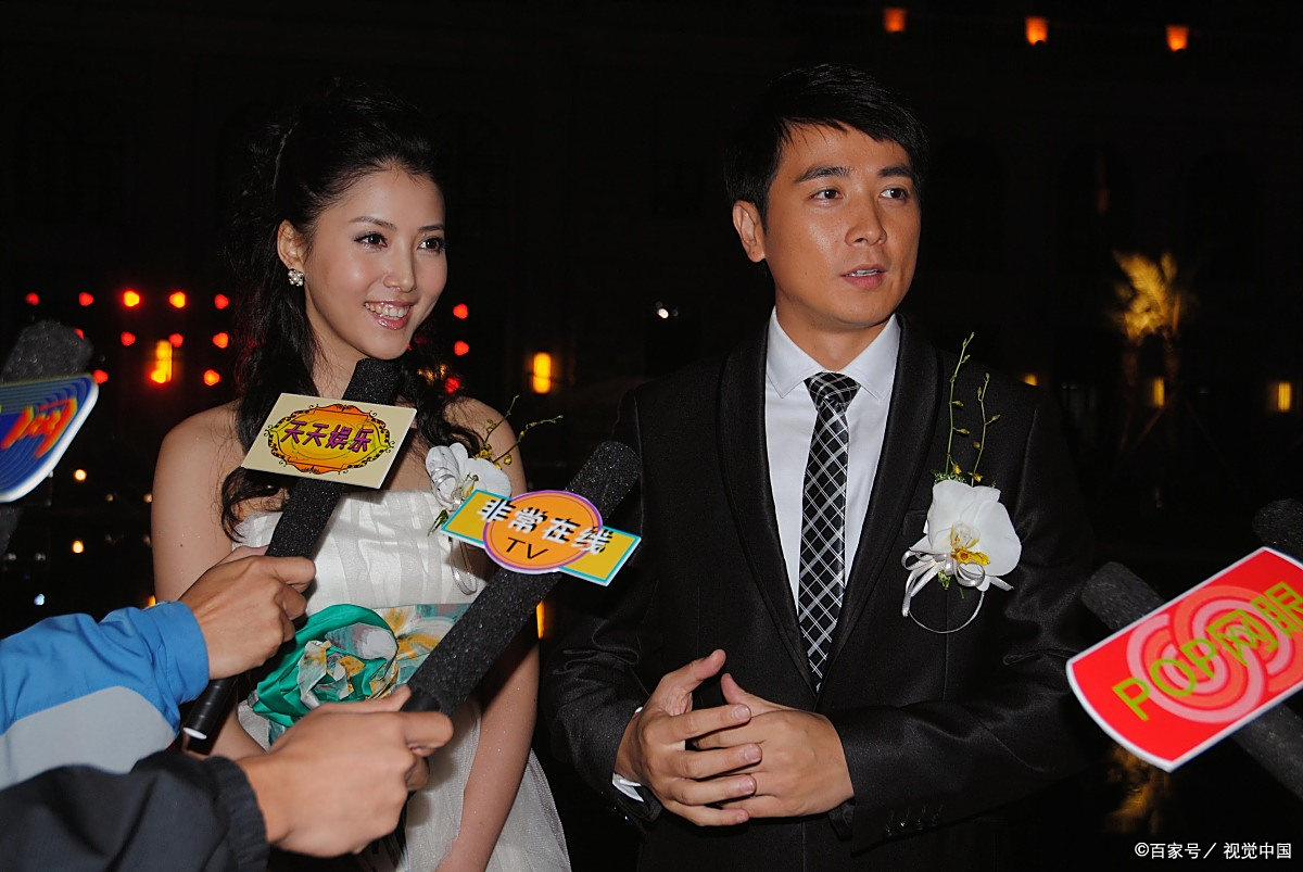 同年,杨卓娜迎来了自己的母亲生涯,诞下了女儿杨舒然,昵称豹豹.