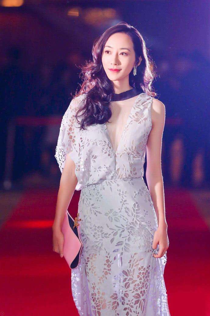 韩雪爷爷奶奶合照首曝光,网友大吃一惊,这才是真正的大佬