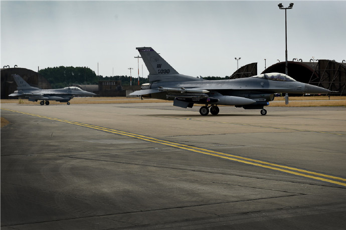 阿维亚诺空军基地是美国空军在意大利北部的一个军事基地.