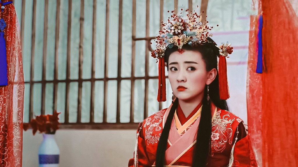 梁洁《双世宠妃》红衣古装造型,甜美可爱,小表情太到位了