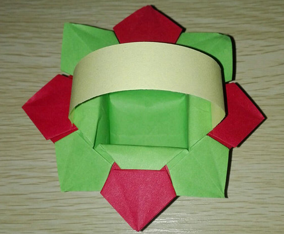 不过我们的童年过得依然很快乐,不知道你还记得小时候用纸折过的玩具