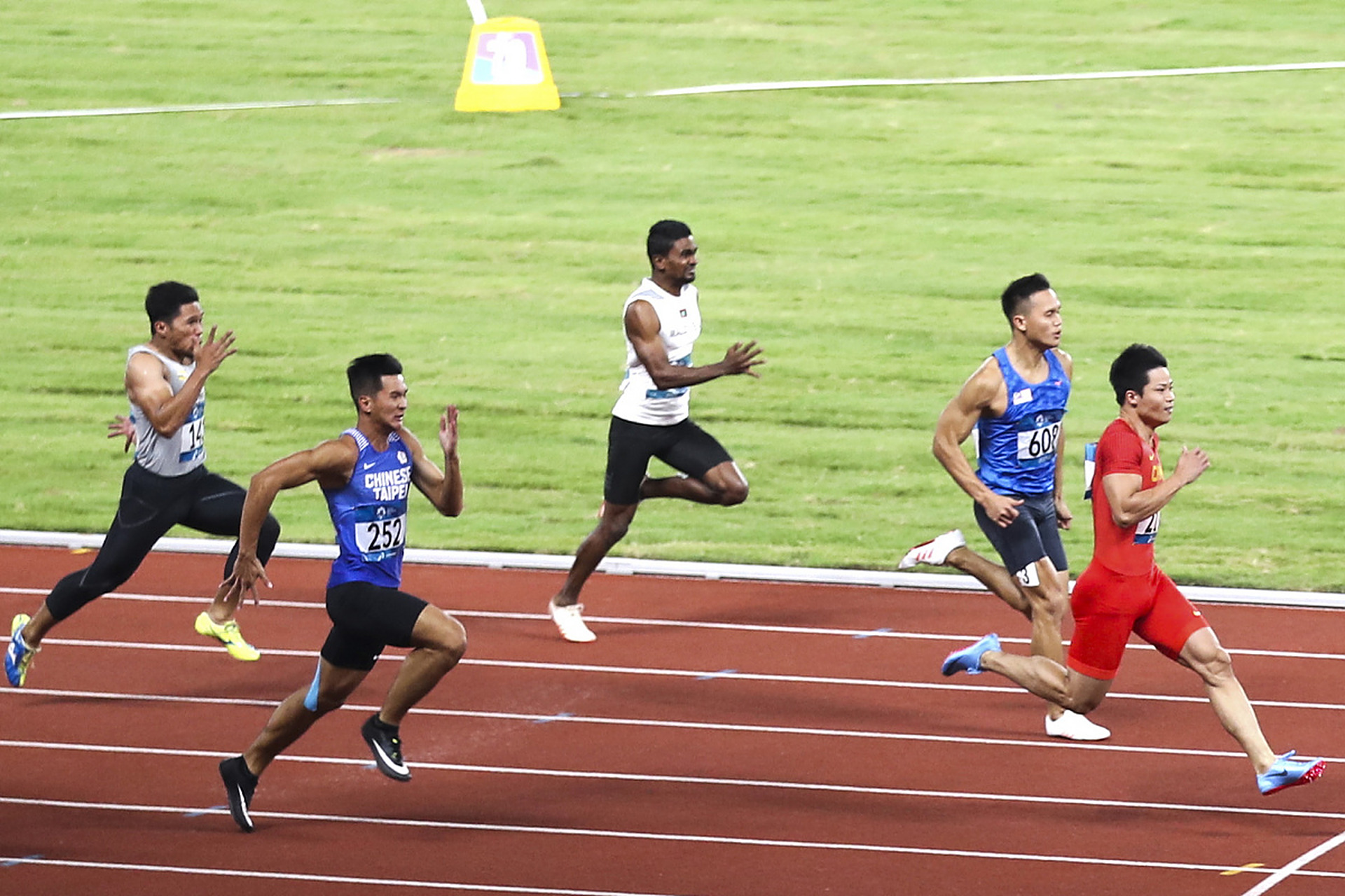 ai体育视野# 100米跑12秒什么水平  在100米跑步项目中,完成时间 122