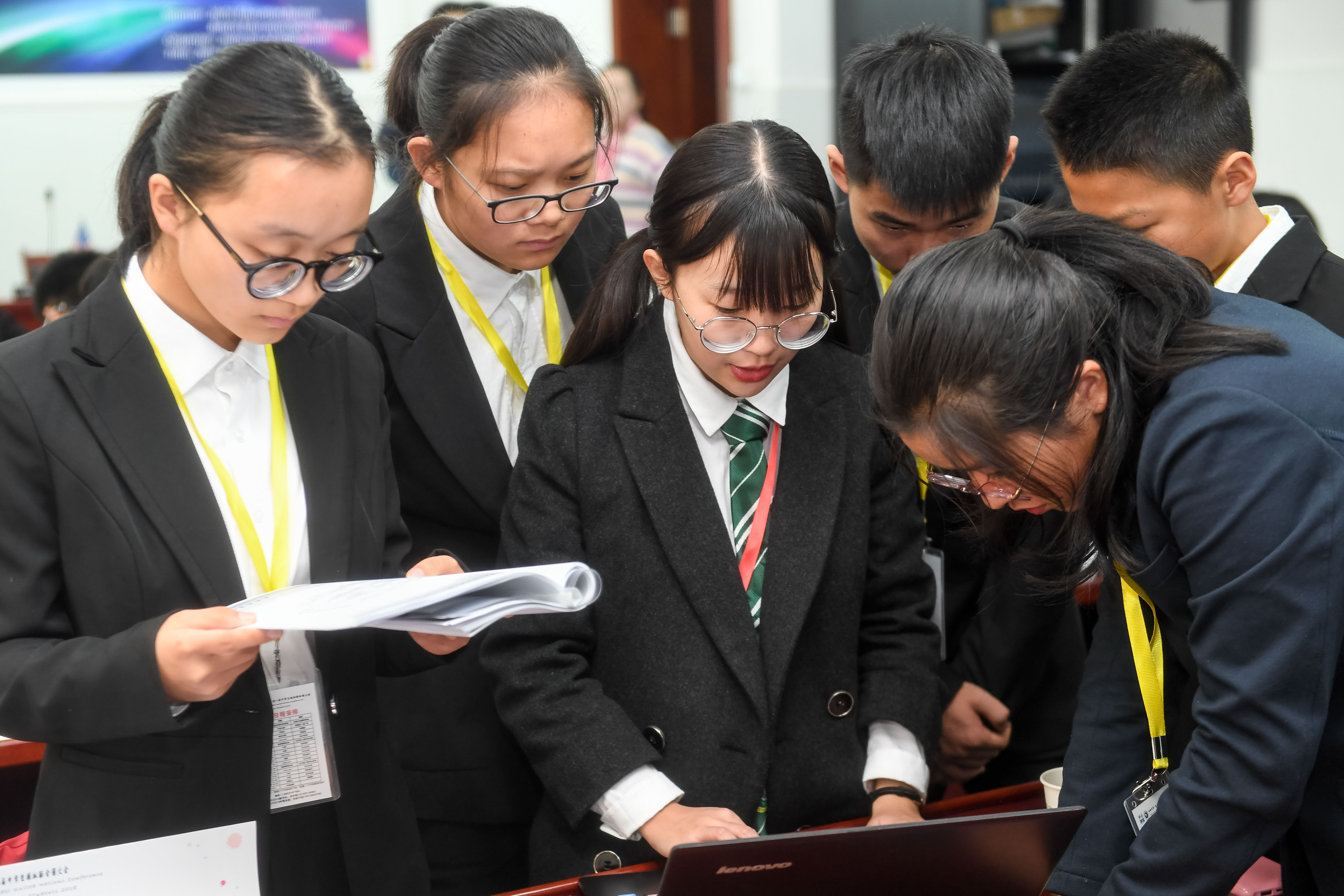 中学生模拟联合国大会图片