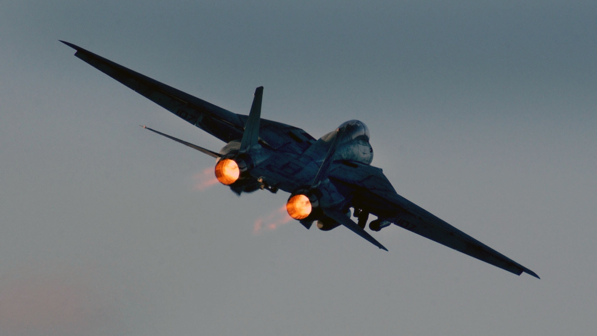 美国海军f-14雄猫战机蒸汽弹射升空