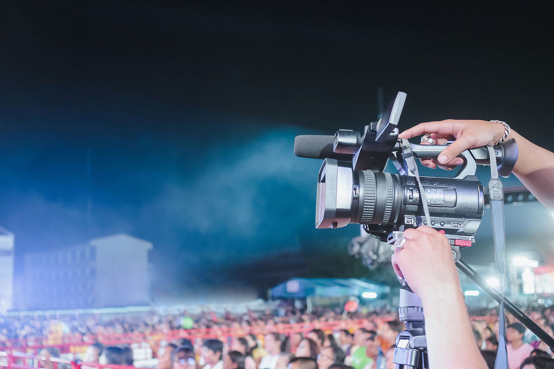 佳能 eos 5d mark iv】 一直被誉为全能的佳能5d系列,mark iv版本在